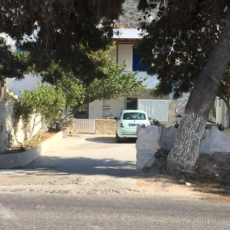 Modern House Near Parikia With 3 Bedrooms & 2 Bath 펜션 *