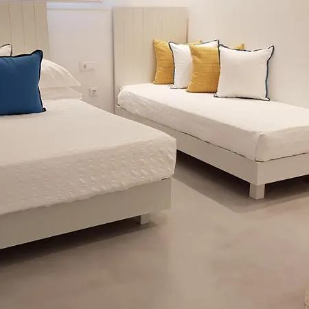 Modern House Near Parikia With 3 Bedrooms & 2 Bath 펜션 Páros