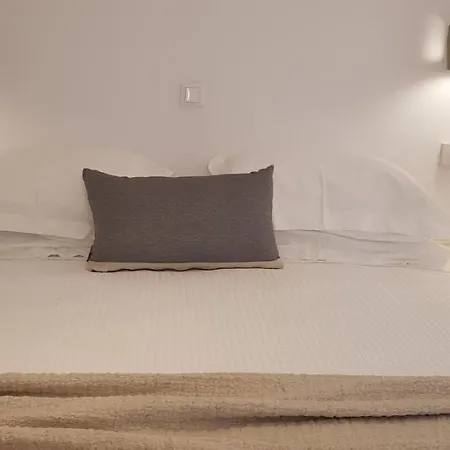 펜션 Modern House Near Parikia With 3 Bedrooms & 2 Bath Páros