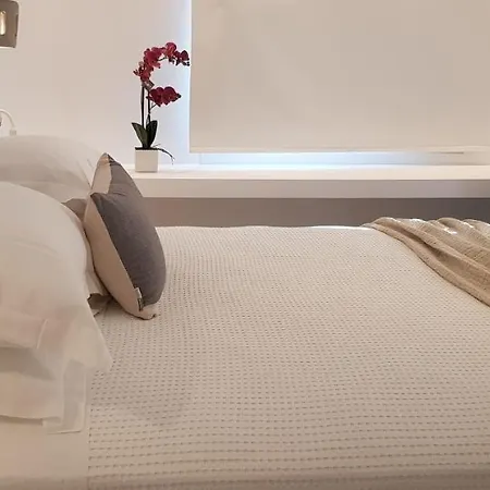 Modern House Near Parikia With 3 Bedrooms & 2 Bath *