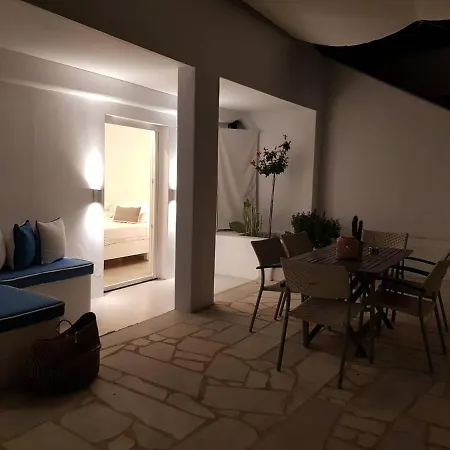 Modern House Near Parikia With 3 Bedrooms & 2 Bath Holiday home *