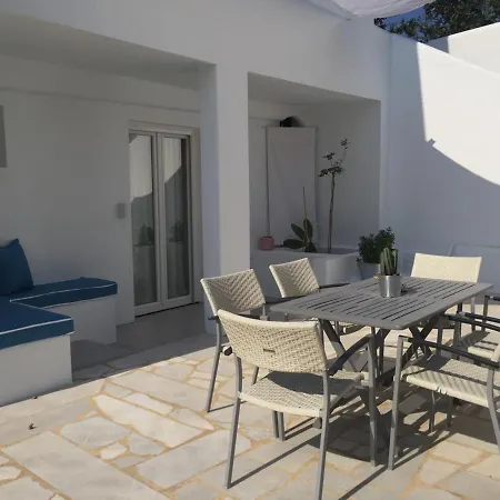 Modern House Near Parikia With 3 Bedrooms & 2 Bath Hébergement de vacances *