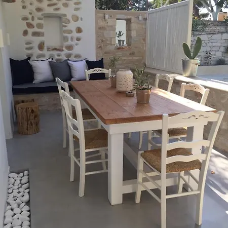 Modern House Near Parikia With 3 Bedrooms & 2 Bath Holiday home *