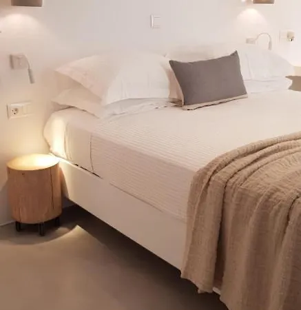 Modern House Near Parikia With 3 Bedrooms & 2 Bath