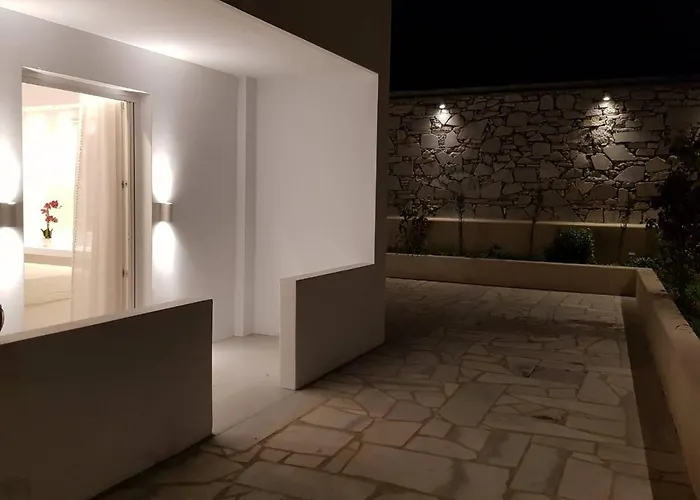 Modern House Near Parikia With 3 Bedrooms & 2 Bath Páros
