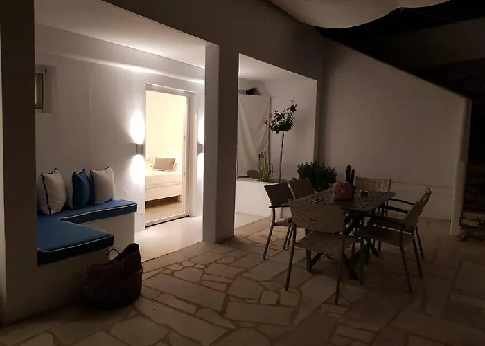 Modern House Near Parikia With 3 Bedrooms & 2 Bath Feriehus *