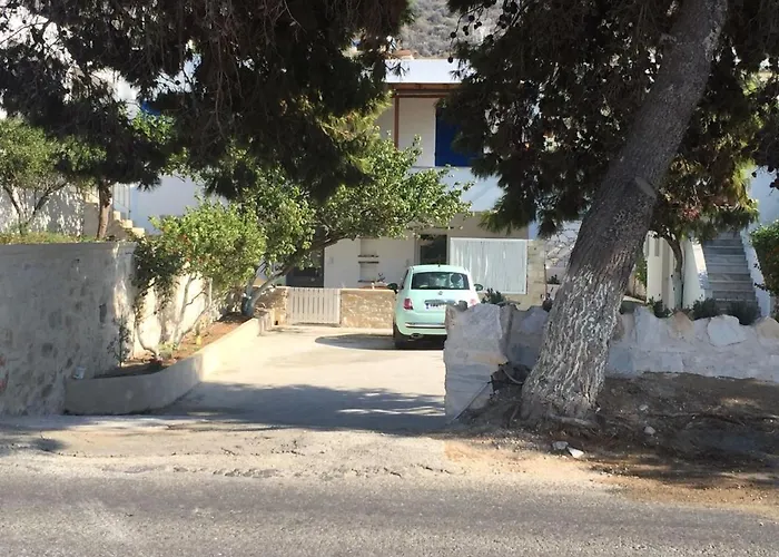 Modern House Near Parikia With 3 Bedrooms & 2 Bath Feriehus *