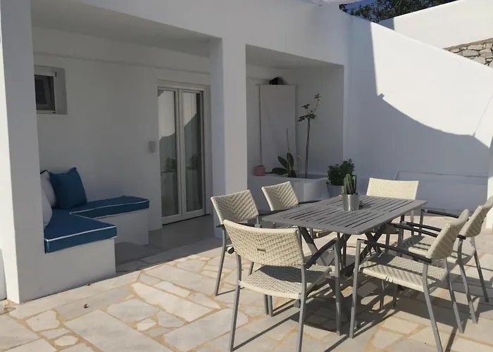 Modern House Near Parikia With 3 Bedrooms & 2 Bath Feriehus *