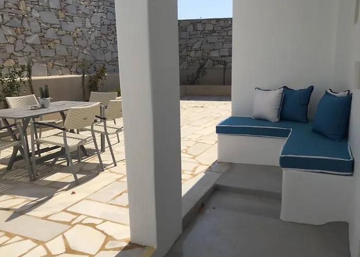 Modern House Near Parikia With 3 Bedrooms & 2 Bath Feriehus