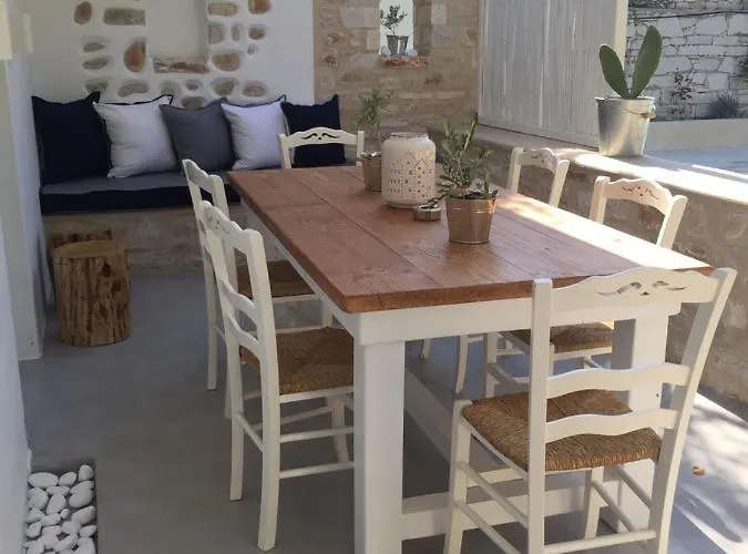 Modern House Near Parikia With 3 Bedrooms & 2 Bath Feriehus *