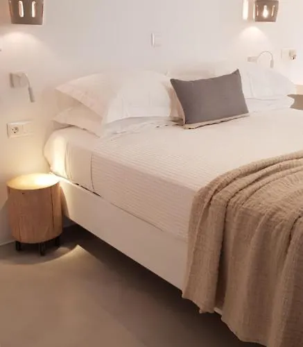 Modern House Near Parikia With 3 Bedrooms & 2 Bath