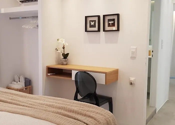 Modern House Near Parikia With 3 Bedrooms & 2 Bath Páros