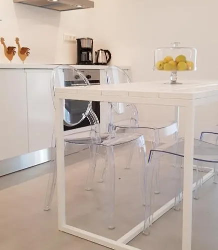 Modern House Near Parikia With 3 Bedrooms & 2 Bath Feriehus