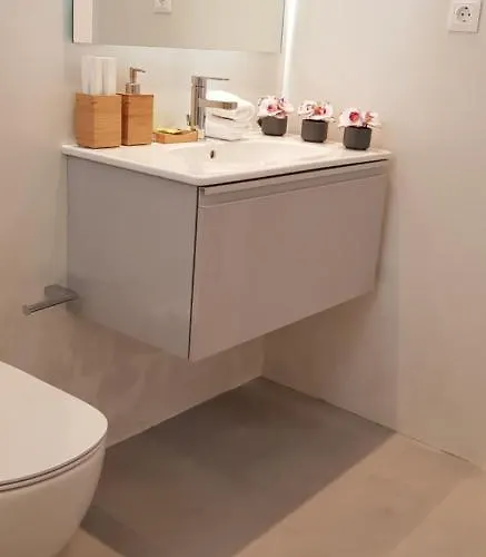 Modern House Near Parikia With 3 Bedrooms & 2 Bath