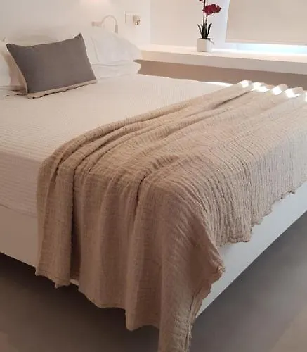 Modern House Near Parikia With 3 Bedrooms & 2 Bath Páros