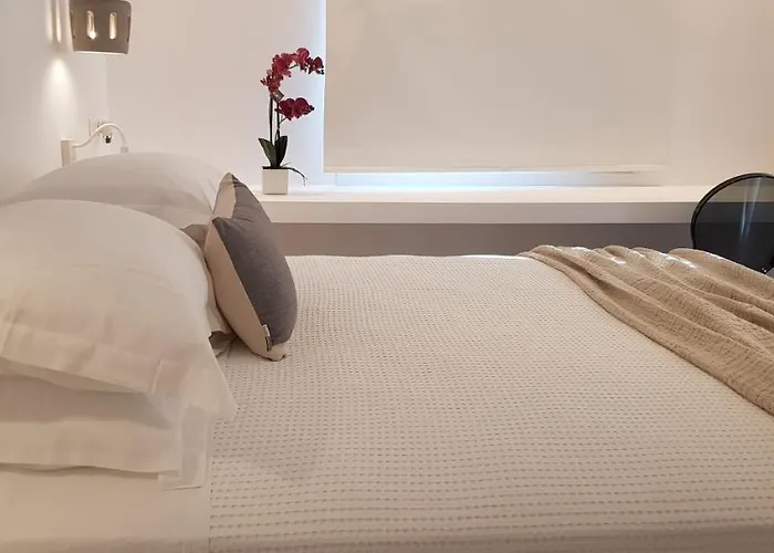 Modern House Near Parikia With 3 Bedrooms & 2 Bath *