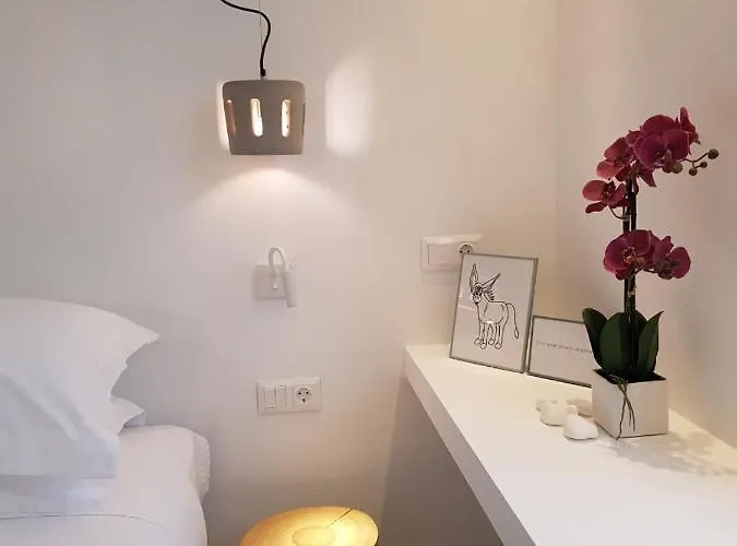 Modern House Near Parikia With 3 Bedrooms & 2 Bath *