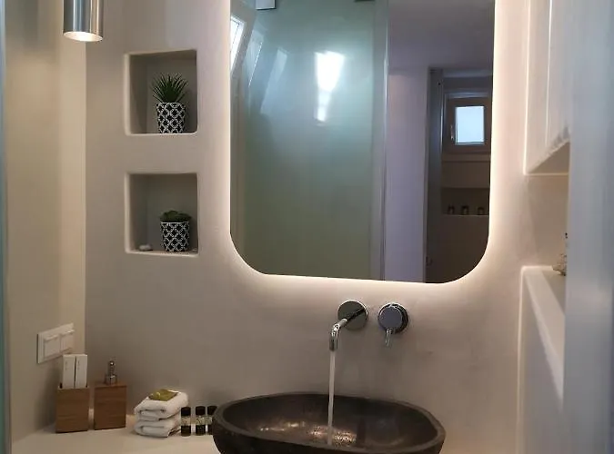 Modern House Near Parikia With 3 Bedrooms & 2 Bath Feriehus *